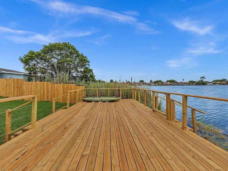 Supervilla - Lakefront - Sunsets, Kayaks, Grill Fort Lauderdale Exterior foto